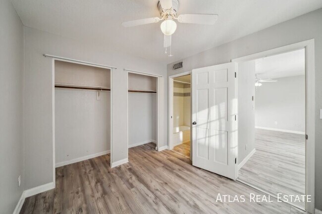 Foto del edificio - 2301 E University Dr