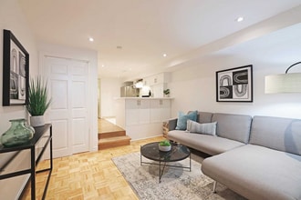 Building Photo - 116 Aldwych Av