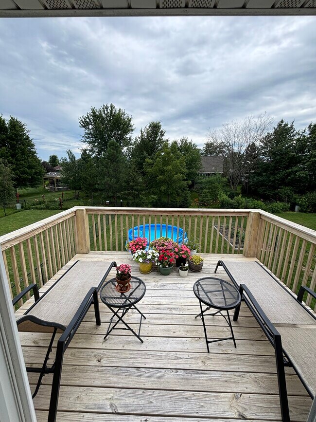 Foto del edificio - 1552 Deerfield Dr