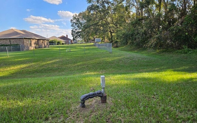 Building Photo - 122 SW Gerald Conner Dr
