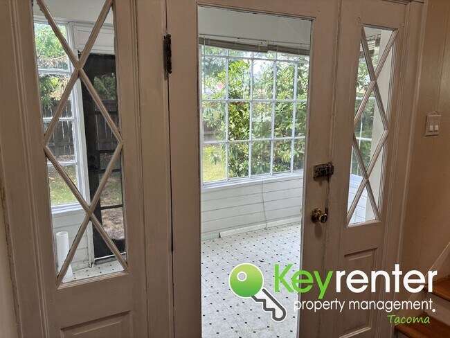 Building Photo - Gorgeous 4Bed/2Bath Home in Tacoma!