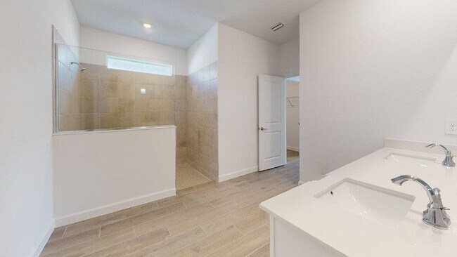 Foto del edificio - 7761 Lakes Edge Ln
