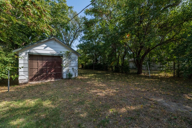 Building Photo - 1532 S Edwards St