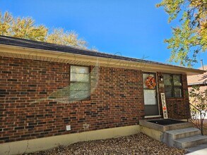 Building Photo - 1037-1039 SE Kingscross Rd