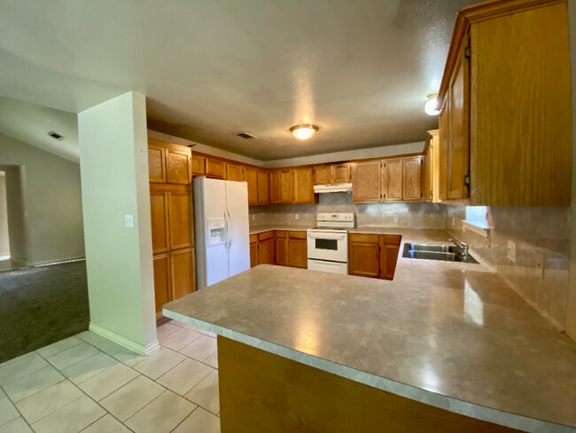 Building Photo - 719 Edgewood Cir