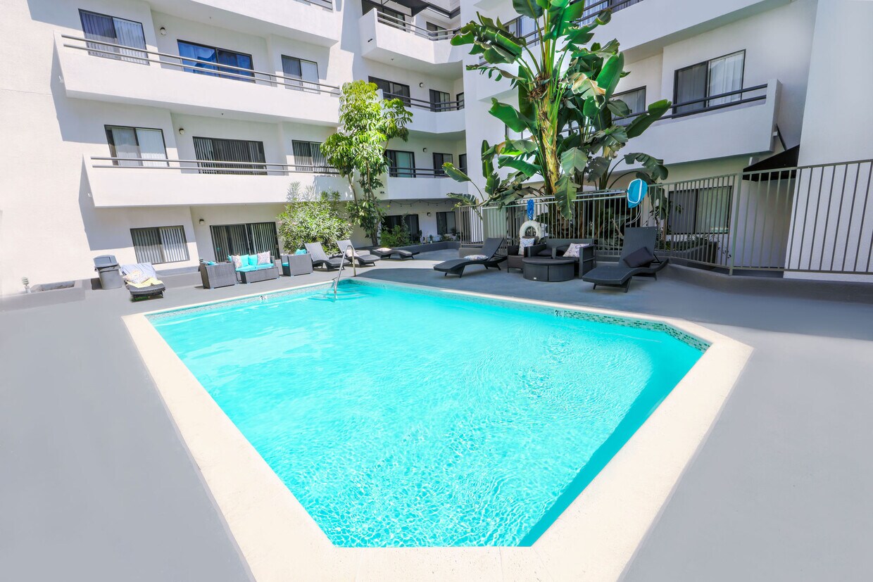 Lanewood Pines Rentals in Hollywood at 7027 Lanewood Ave Hollywood, CA