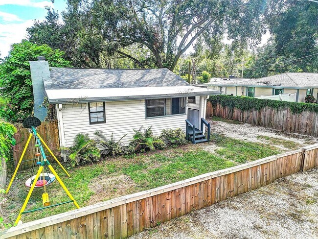 Foto del edificio - Cozy, Cute 3 bedroom 1 bath