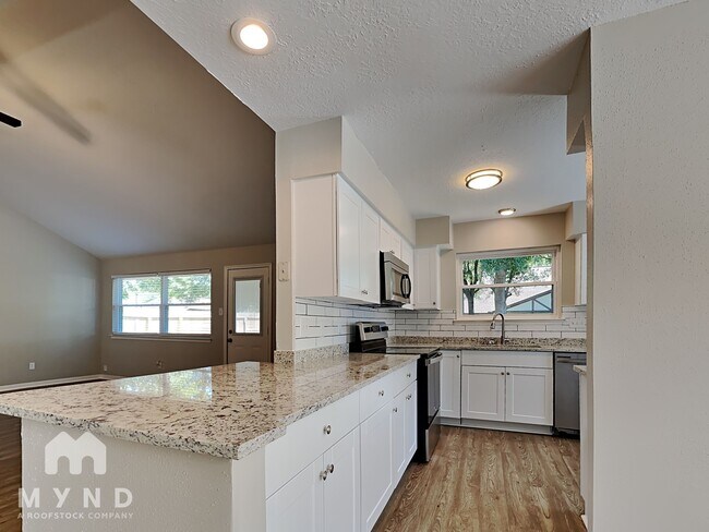 Foto del edificio - 16723 Summer Dew Ln