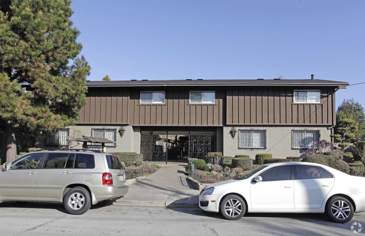 Building Photo - Pinehaven Garden Apartments