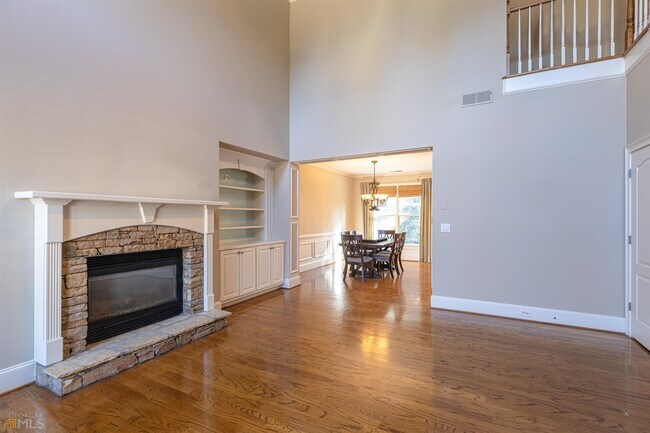 Building Photo - 3725 Paces Park Cir SE