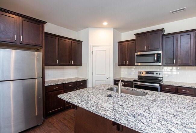Foto del edificio - 2-Car Garage Bonterra Townhome