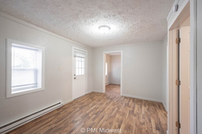 Building Photo - "Cozy 1-Bedroom Oasis in Greenfield – Perf...