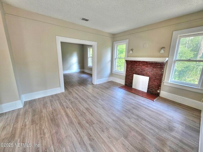 Foto del edificio - 213 W 24th St