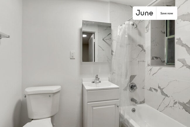 Foto del edificio - 248 W 64th St