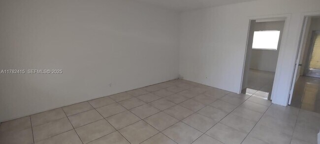 Building Photo - 220 NE 40th St