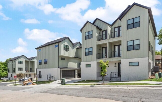 Building Photo - 707 Taylor St