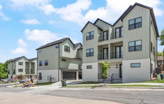 Building Photo - 707 Taylor St