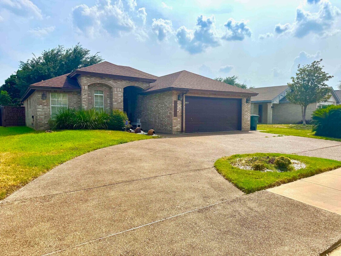 Foto principal - 1109 Sapphire St