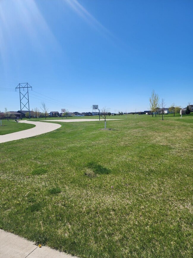 Building Photo - Twin Home for rent in West Fargo