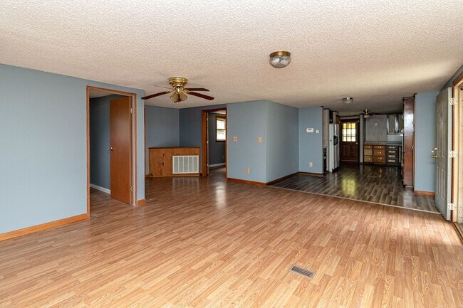 Building Photo - 2 Bedroom 2 Bath Doublewide in Dudley!