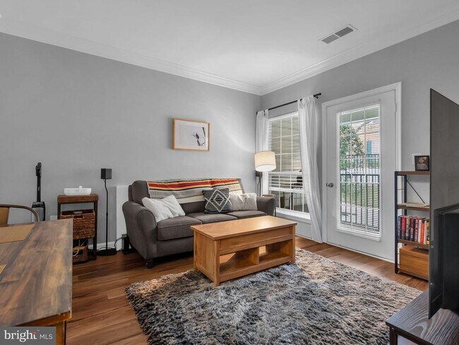 Building Photo - 4852 Eisenhower Ave