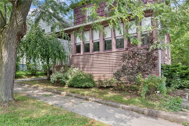 Building Photo - 315 Boyden St