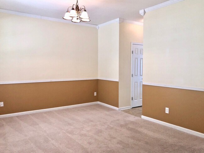 Building Photo - Open Floor Plan, Fenced Back Yard & Gated ...