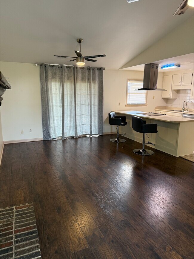 Foto del edificio - 117 Lewis Ln