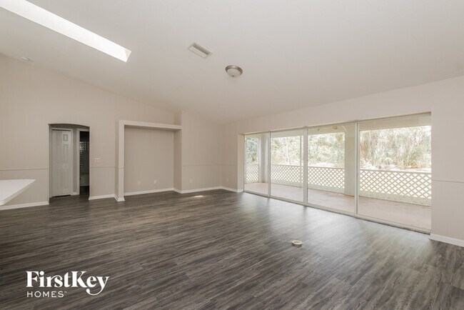 Foto del edificio - 2920 Tusket Ave