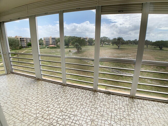 Foto del edificio - 5301 NW 2nd Ave
