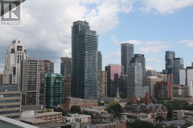 Photo du bâtiment - 200 Bloor St W