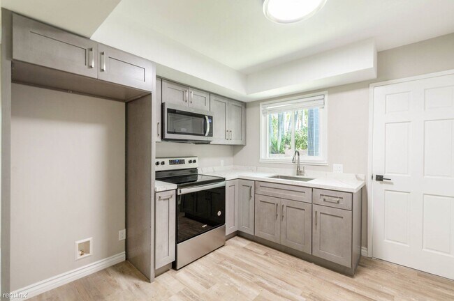 Building Photo - Studio, 1 bath House - 11980 Red Hill Aven...