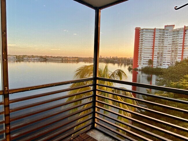 Foto del edificio - 1175 NE Miami Gardens Dr