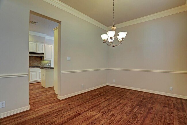 Building Photo - 5317 Elm St