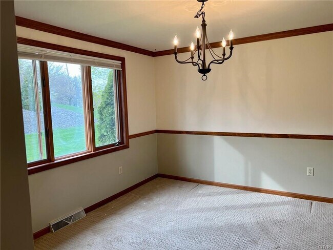 Foto del edificio - 5829 Mountain Laurel Dr