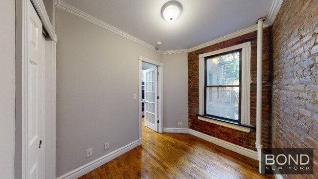 Building Photo - 410 E 13th St