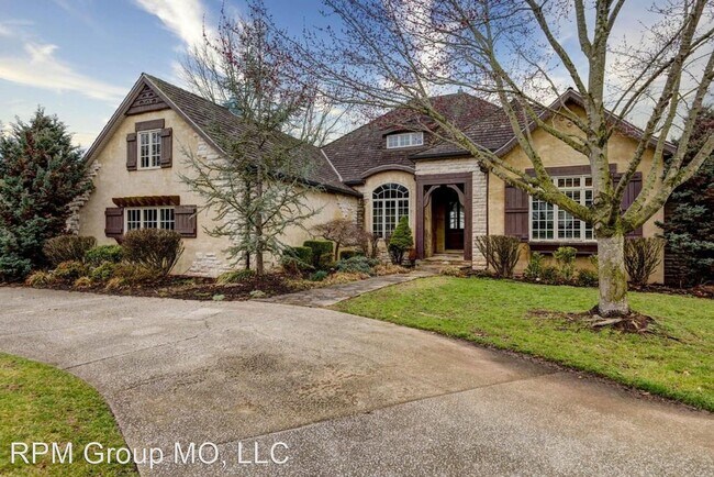 Building Photo - 4 br, 5 bath House - 6251 S. Riverglen Rd.
