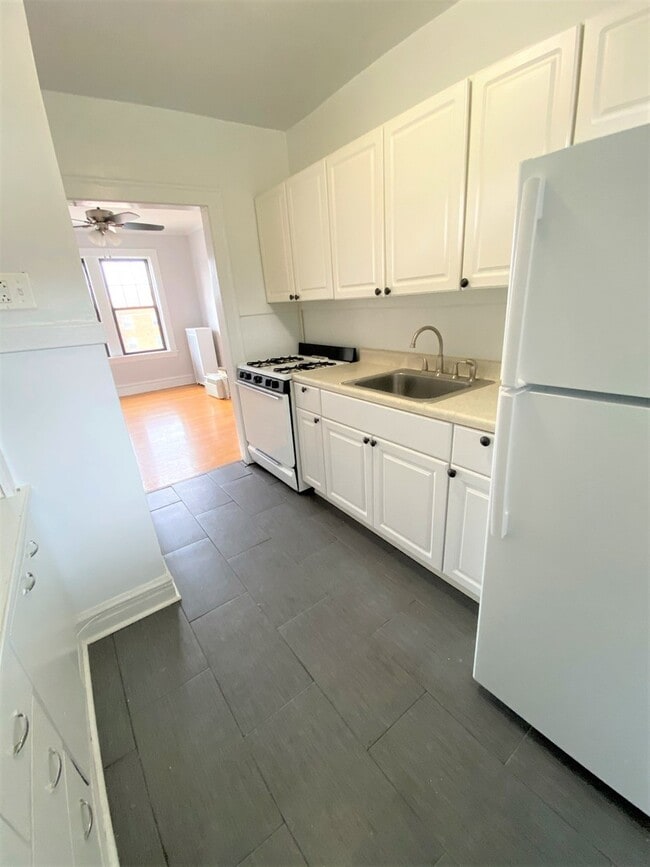 Building Photo - 4001 N Kildare Ave