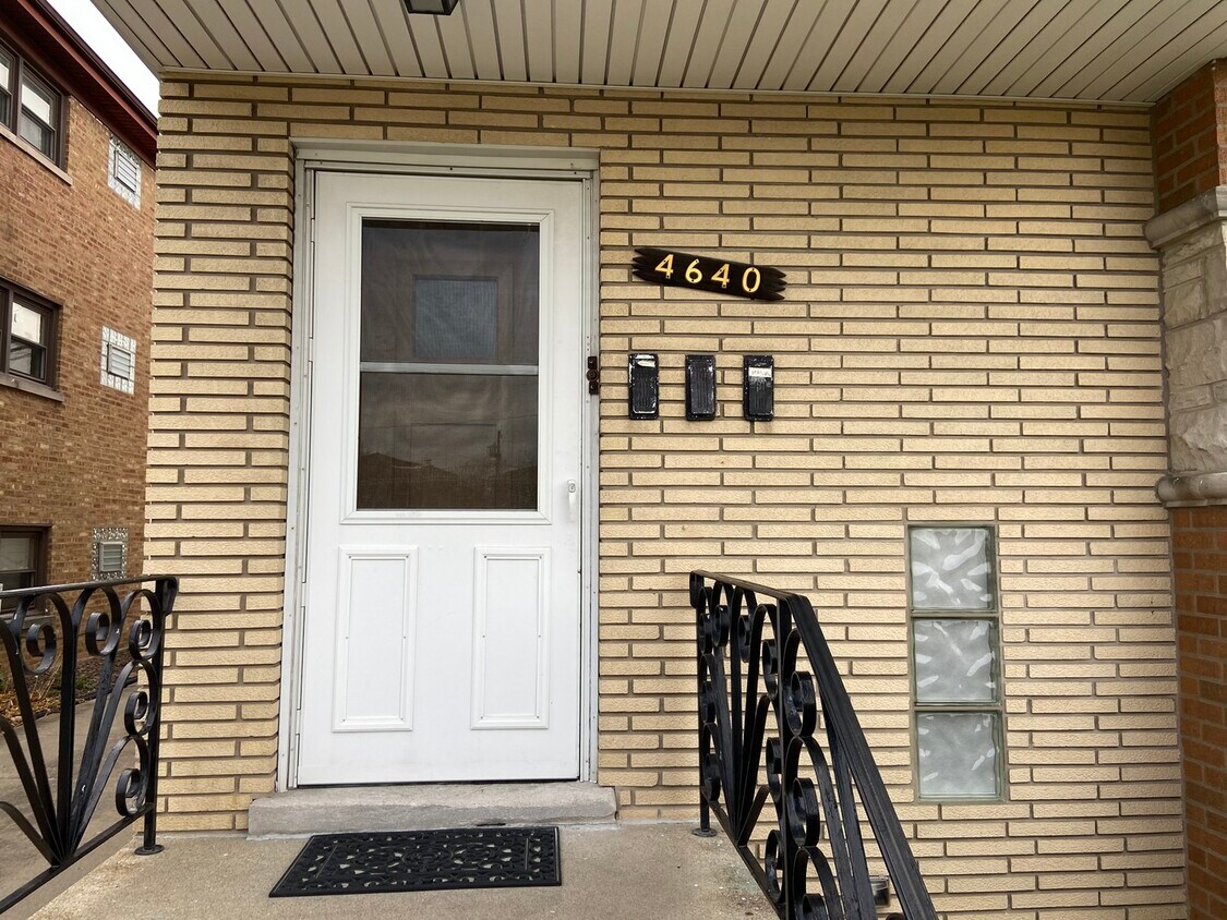 Primary Photo - 4640 N Sayre Ave