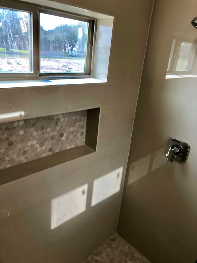 Building Photo - 604 Camelot Dr