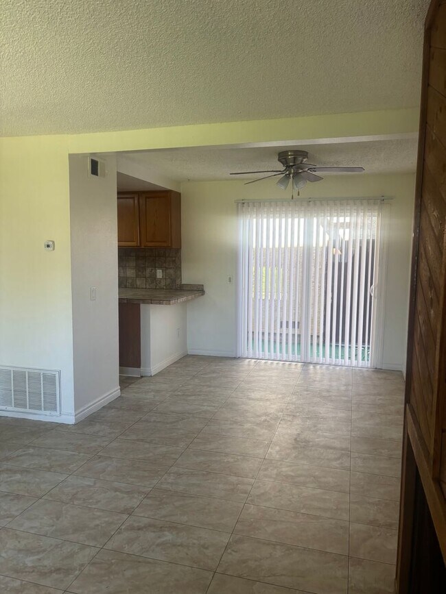 Foto del edificio - 2 Bedroom, 1.5 Bathroom Condo in El Cajon