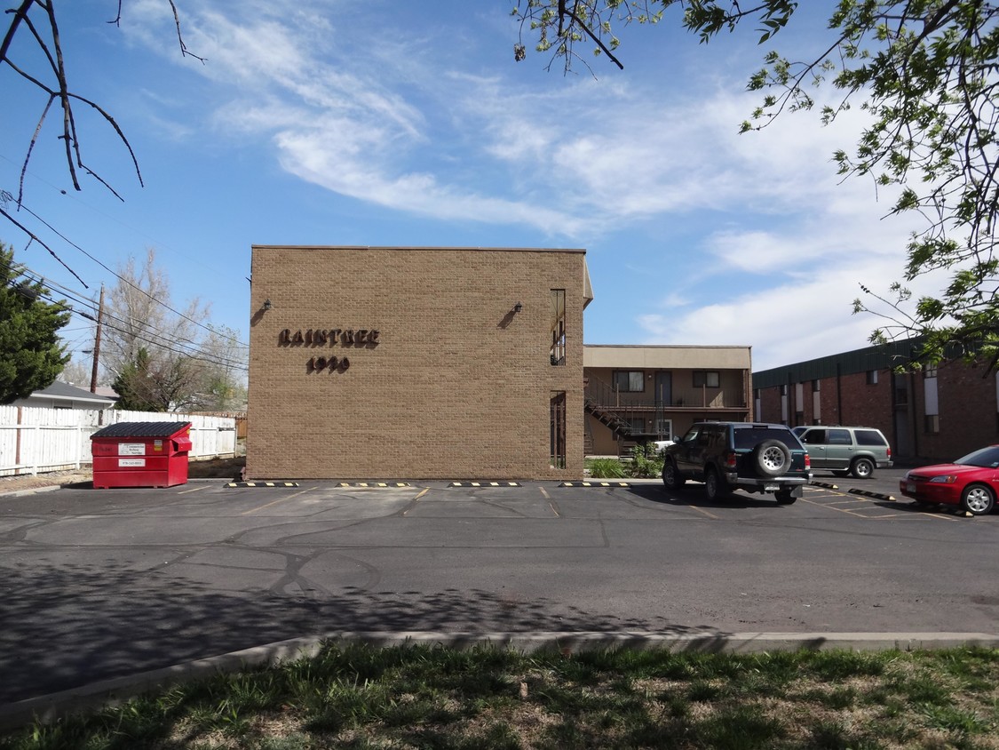 Primary Photo - Raintree Apartments