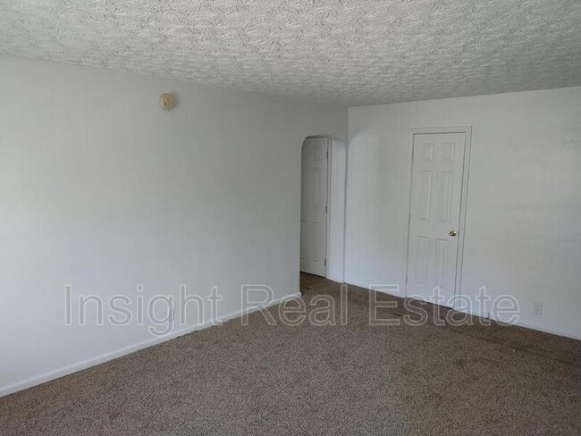 Building Photo - 607 W Fairview Ave