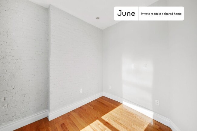 Foto del edificio - Room in Shared 2 bed/1 bath home