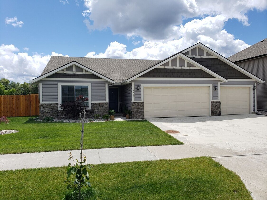 Primary Photo - 4 Bed 2 bath 5 Mile Prairie newer home wit...