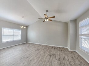 Building Photo - 6143 Oakwood Blvd