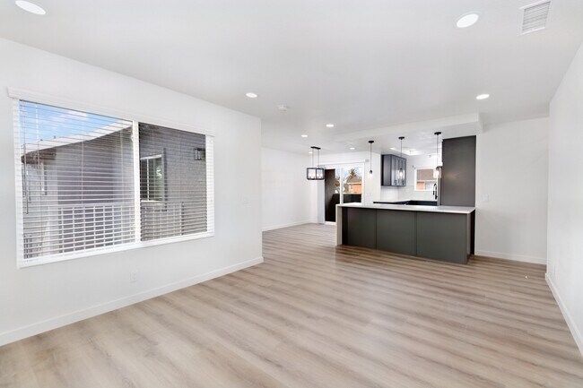 Foto del edificio - 836 S Claudina St