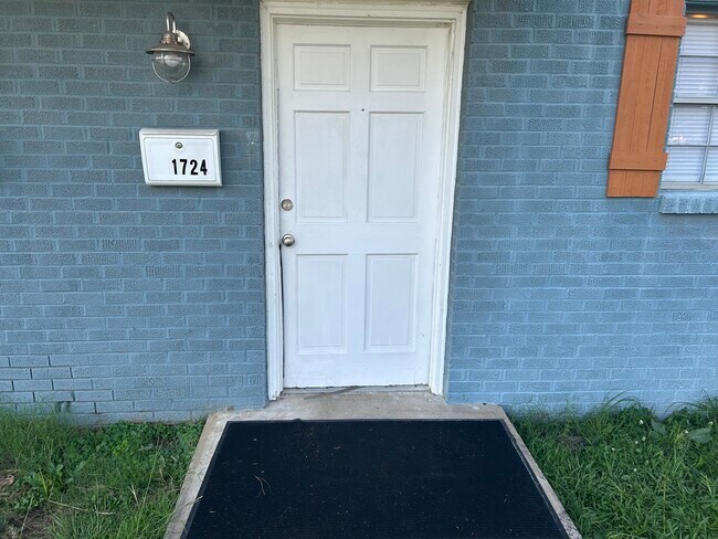 Foto del edificio - 1724 Robins St