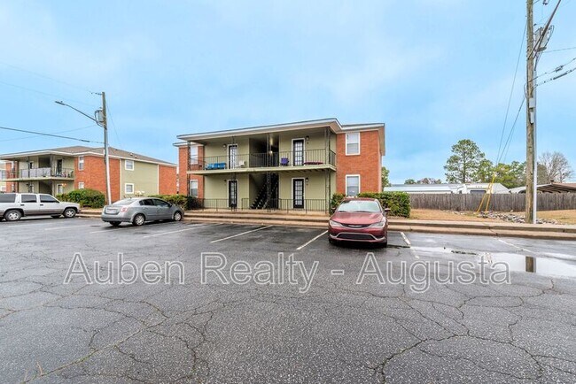Building Photo - 2573 1/2 Tobacco Rd