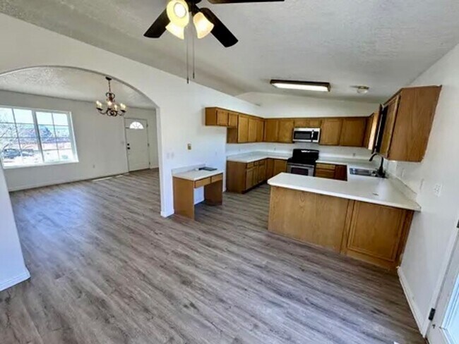 Foto del edificio - 4468 N Pioneer Dr